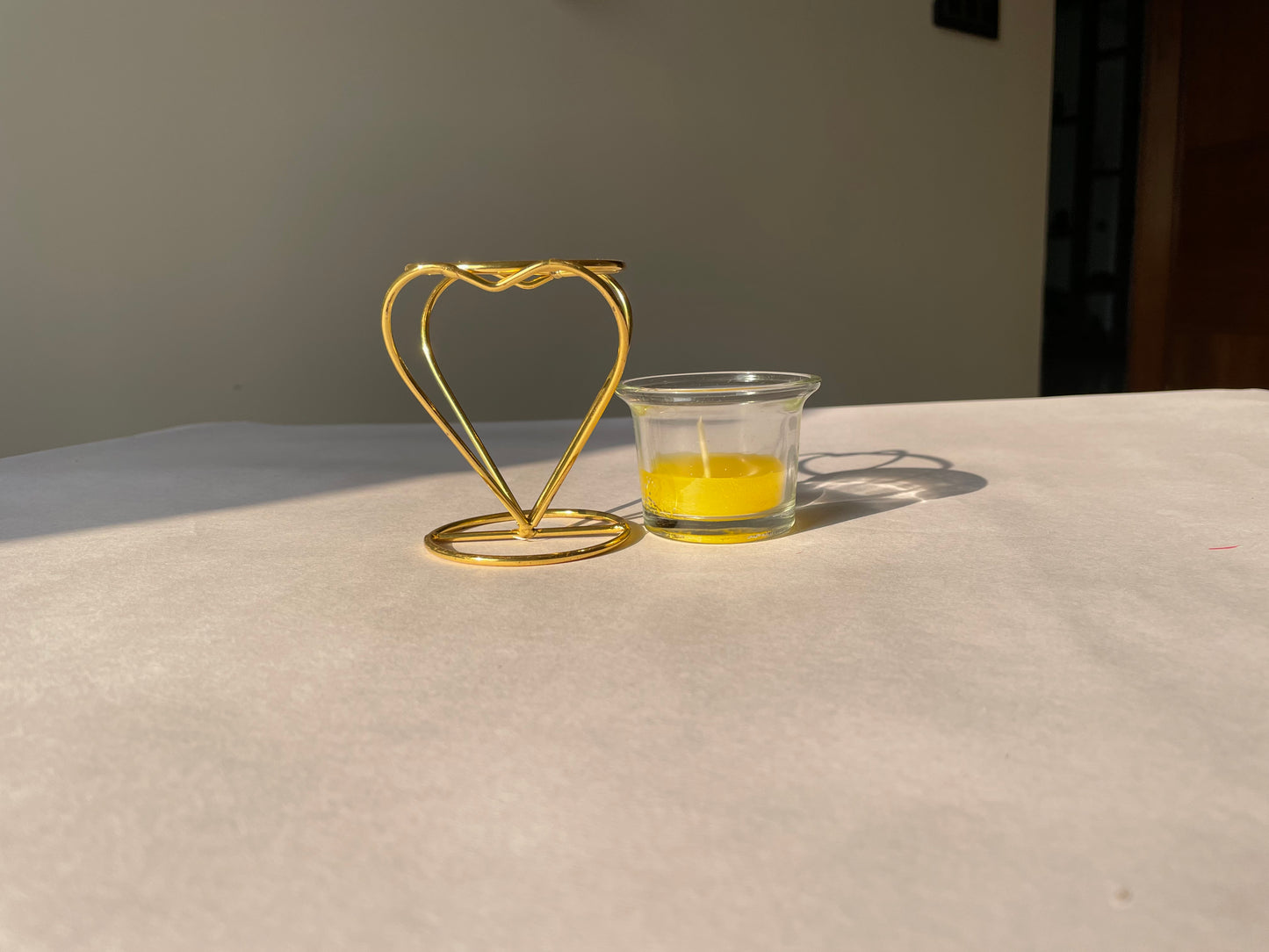 Mango Fragrance Candle on Gold Heart Stand - Romantic Atmosphere